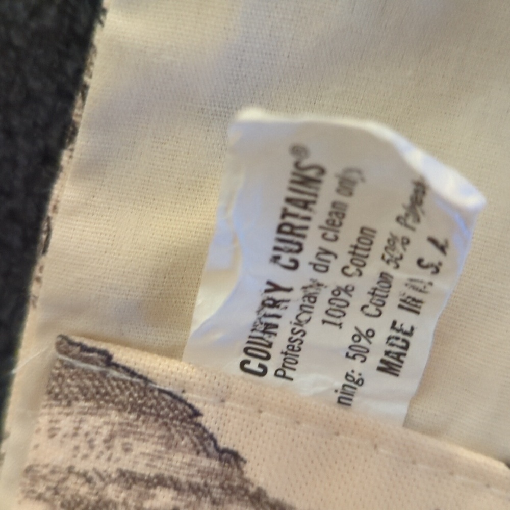 Valance - Picture 2 of 4